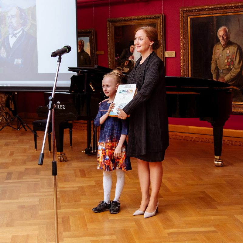 В галерее Александра Шилова состоялось награждение победителей и призеров конкурса детского рисунка «Россия – Родина моя»