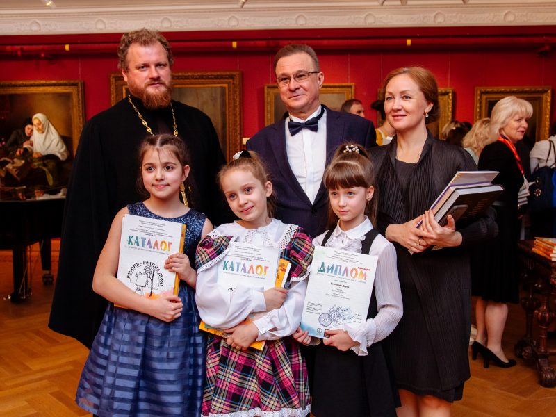 В галерее Александра Шилова состоялось награждение победителей и призеров конкурса детского рисунка «Россия – Родина моя»
