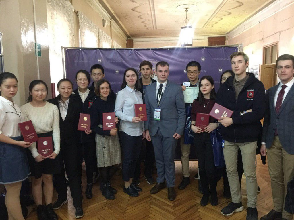 Учащиеся московских школ завоевали 51 диплом в финалах Всероссийской олимпиады по итальянскому, испанскому и китайскому языкам