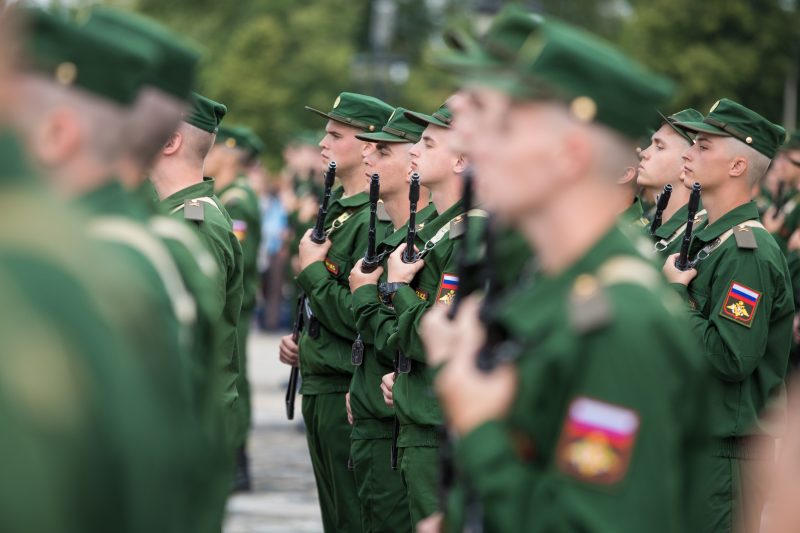 Около 500 новобранцев Семеновского полка приняли присягу у стен Музея Победы