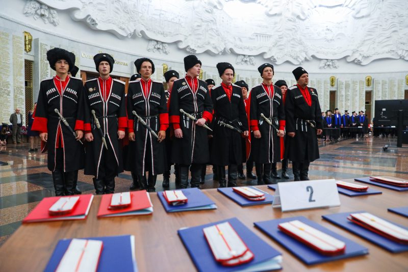Около 700 казаков получили дипломы в Музее Победы