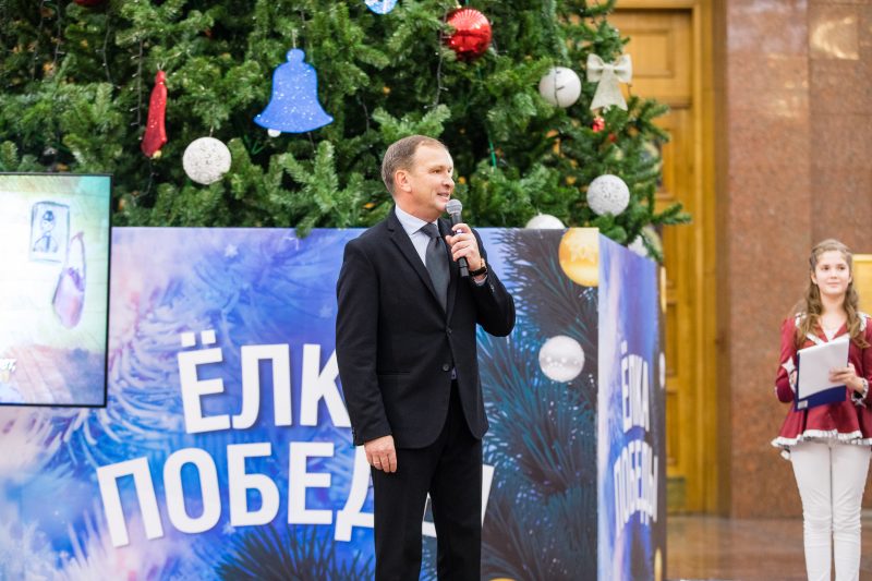 Рисунок юной москвички стал новогодней открыткой