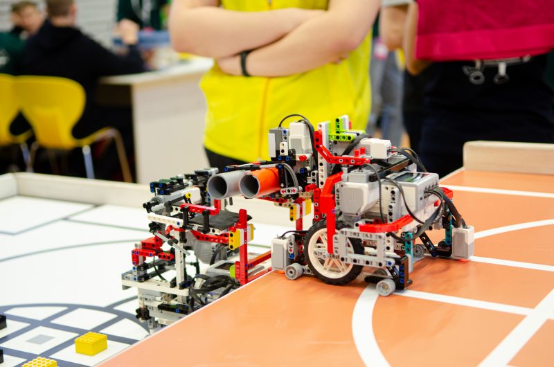 Московские школьники приняли участие в соревнованиях по робототехнике «Турнир двух столиц»